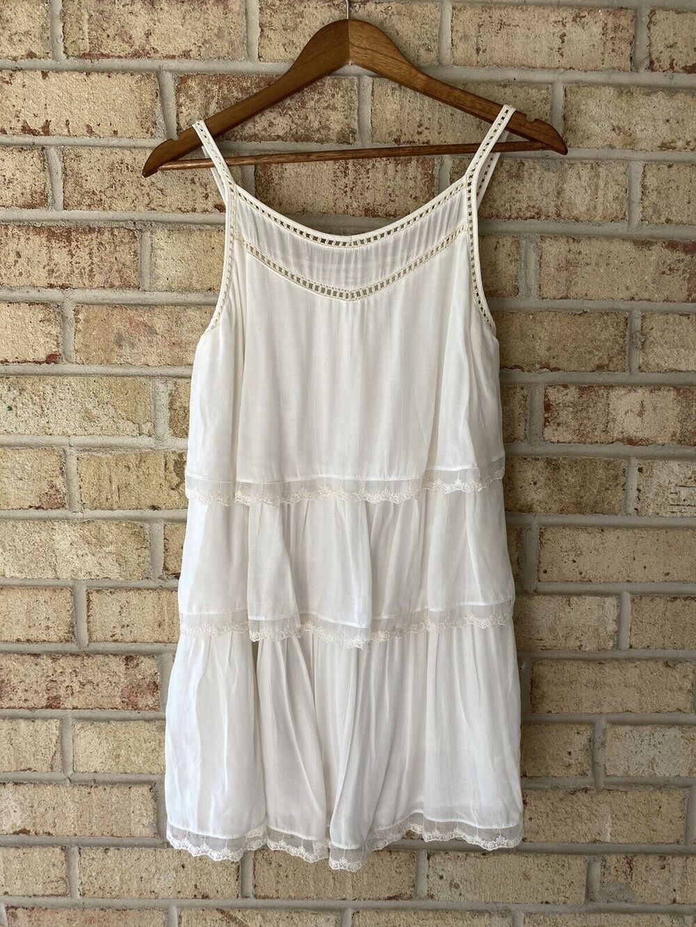 Anine Bing Layered Lace Trim Sleeveless White Mini Dress GUC Minor Flaw M Tiered
